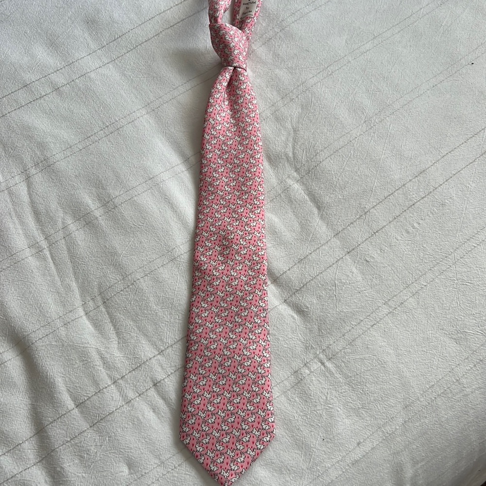 Vineyard Vines tie.
